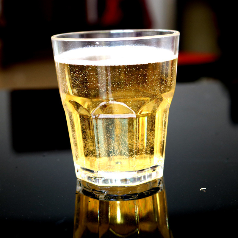 Boccale da birra in plastica a - Wine Beer Restaurant recensione e prezzo