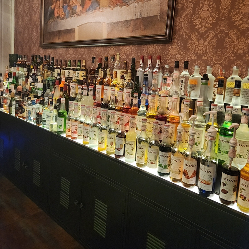 Vetrina per vini a parete, Can - Wine Beer Restaurant recensione e prezzo